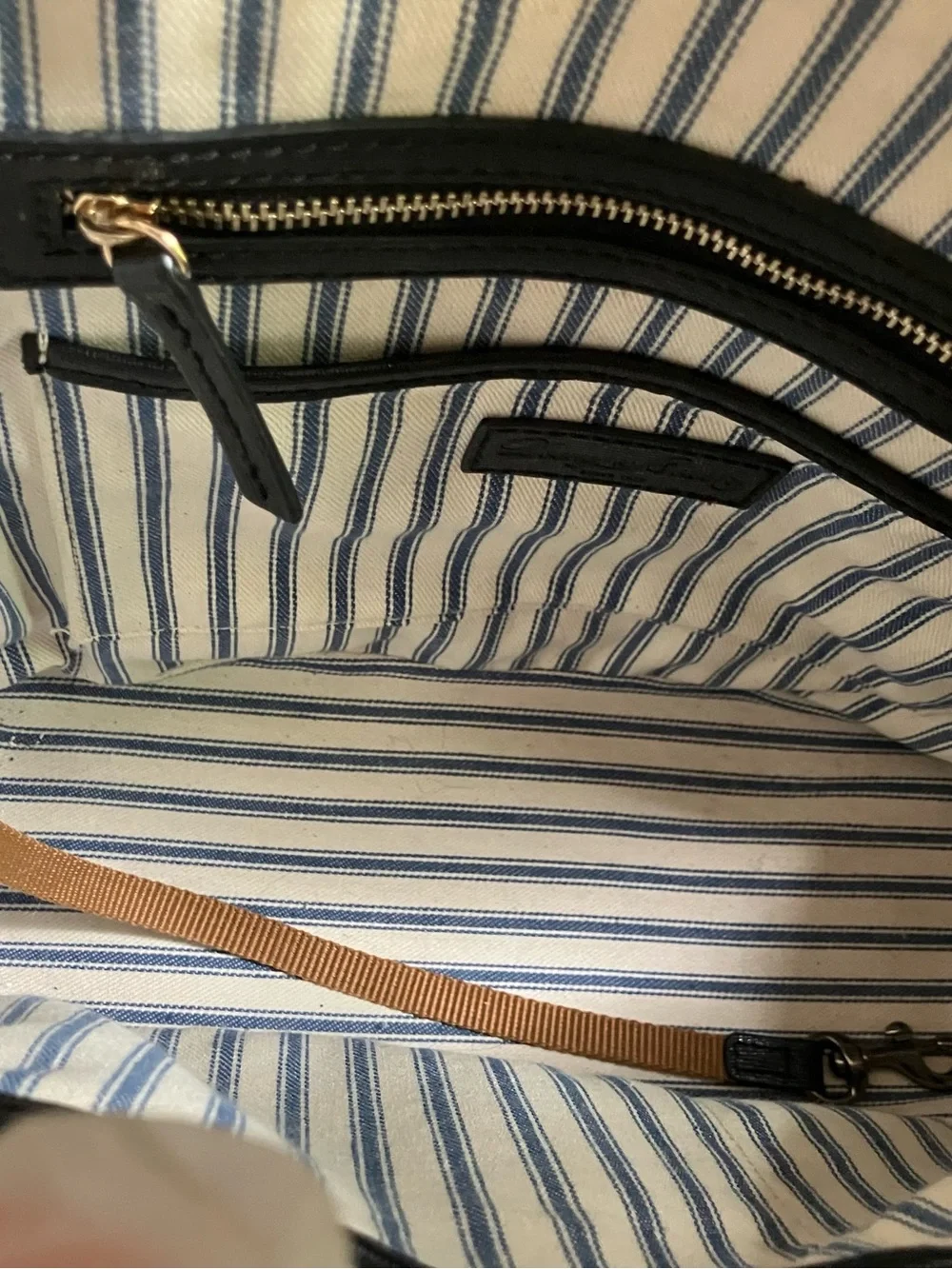BEAUTIFUL CONDITION!DOONEY & BOURKE SAFFIANO LEATHER DOMED ZIP SATCHEL CROSSBODY